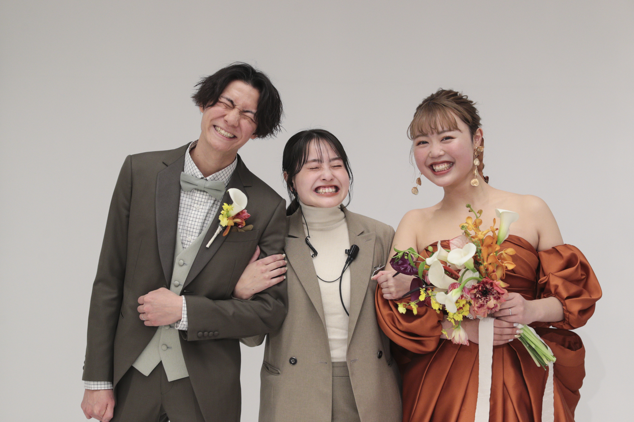 新郎新婦とスタッフ