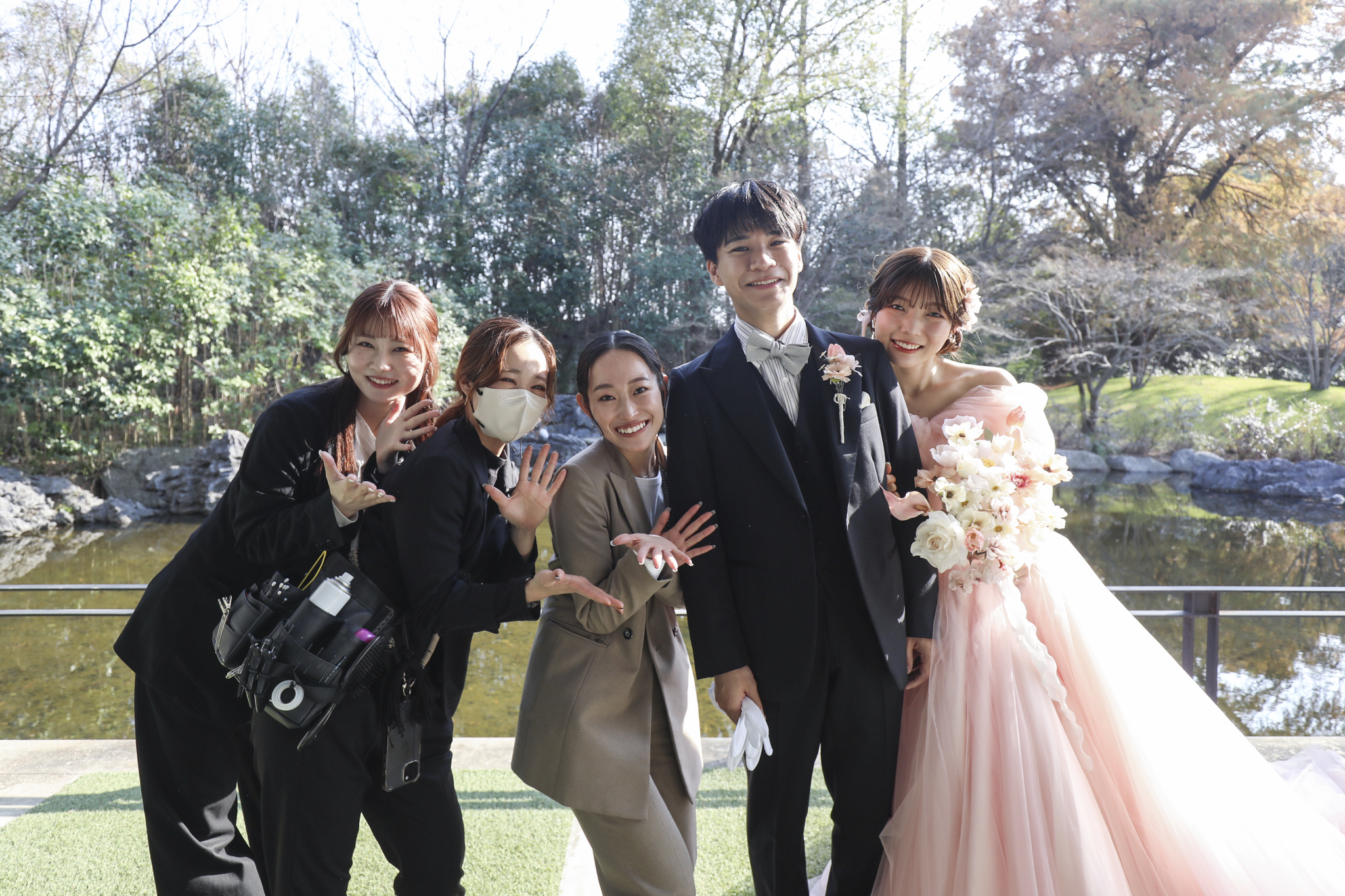 スタッフと新郎新婦