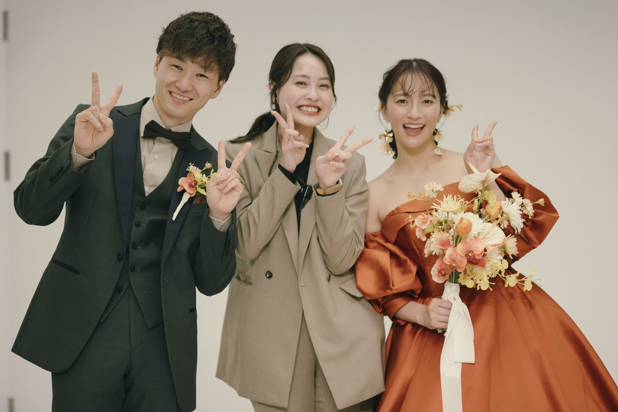 新郎新婦とウェディングプランナー