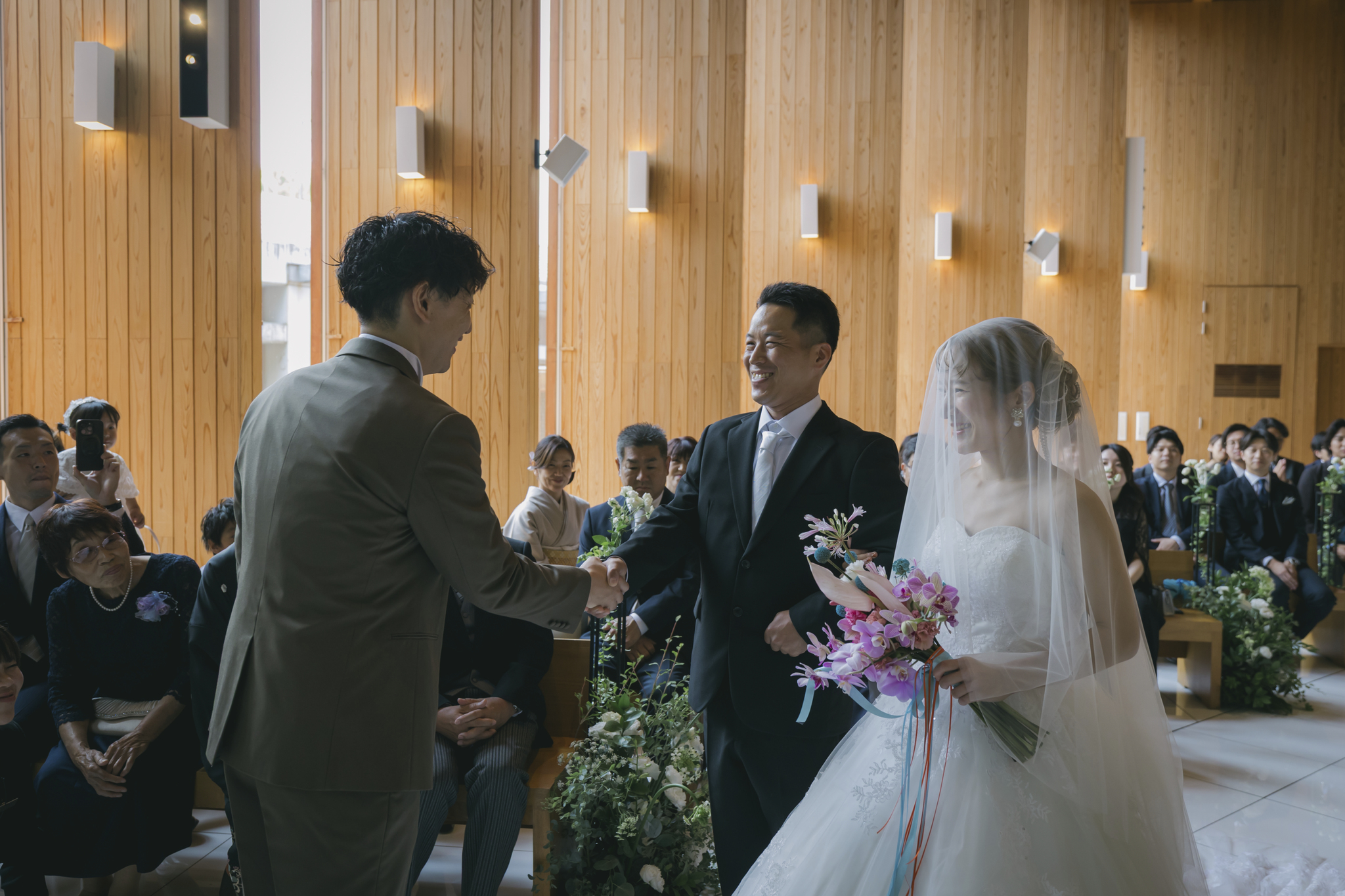 挙式　エスコート交代