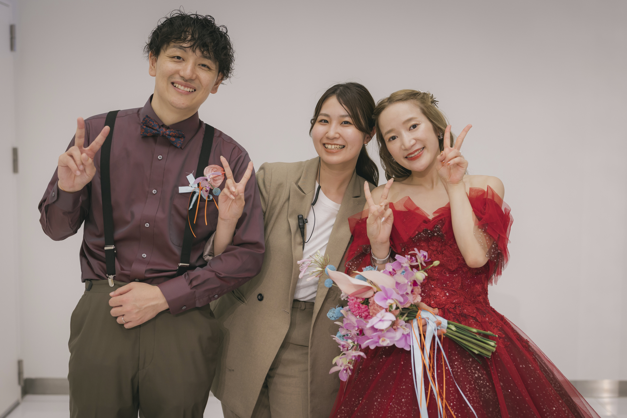 新郎新婦とウェディングプランナー