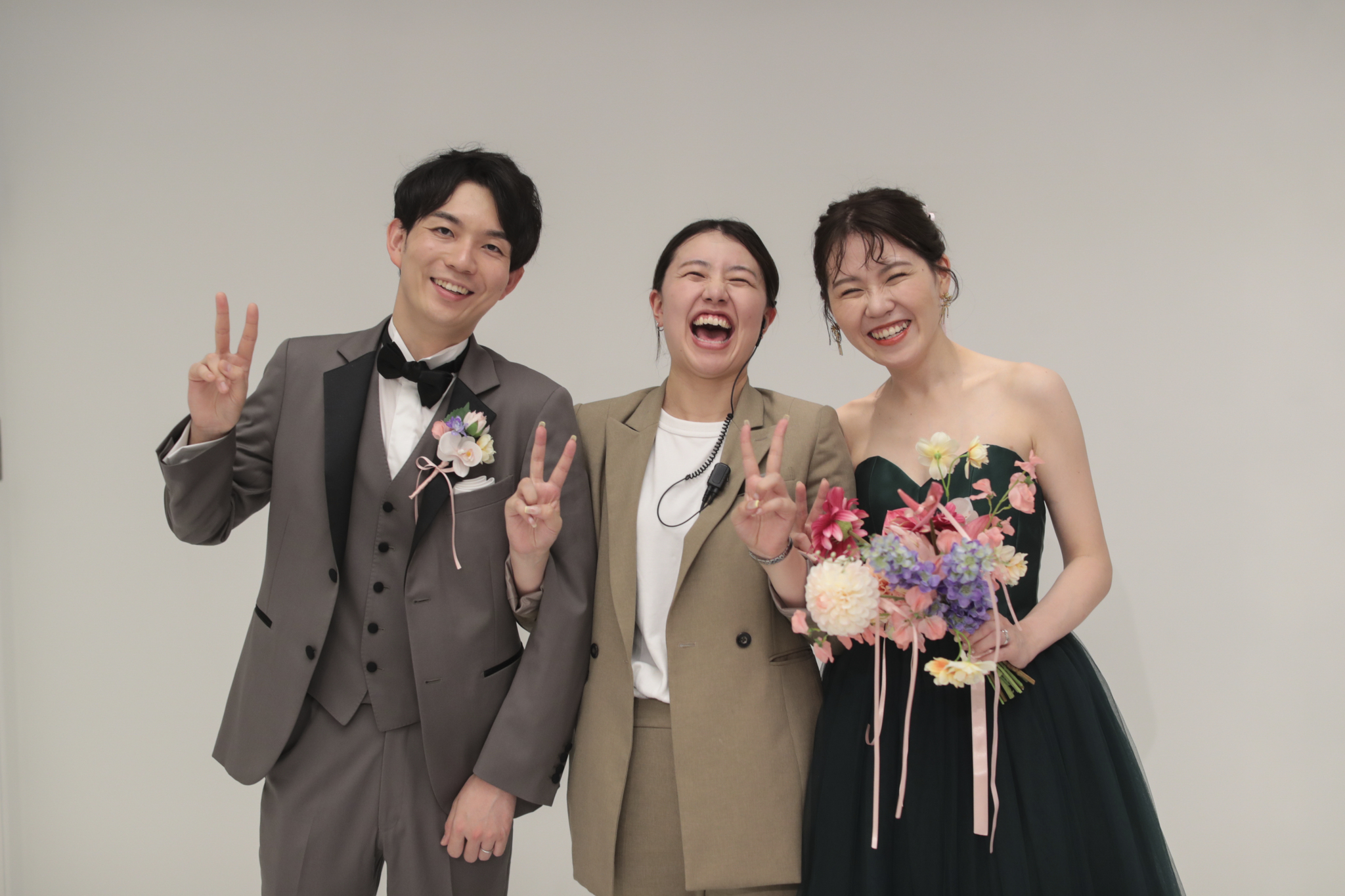 新郎新婦とスタッフ