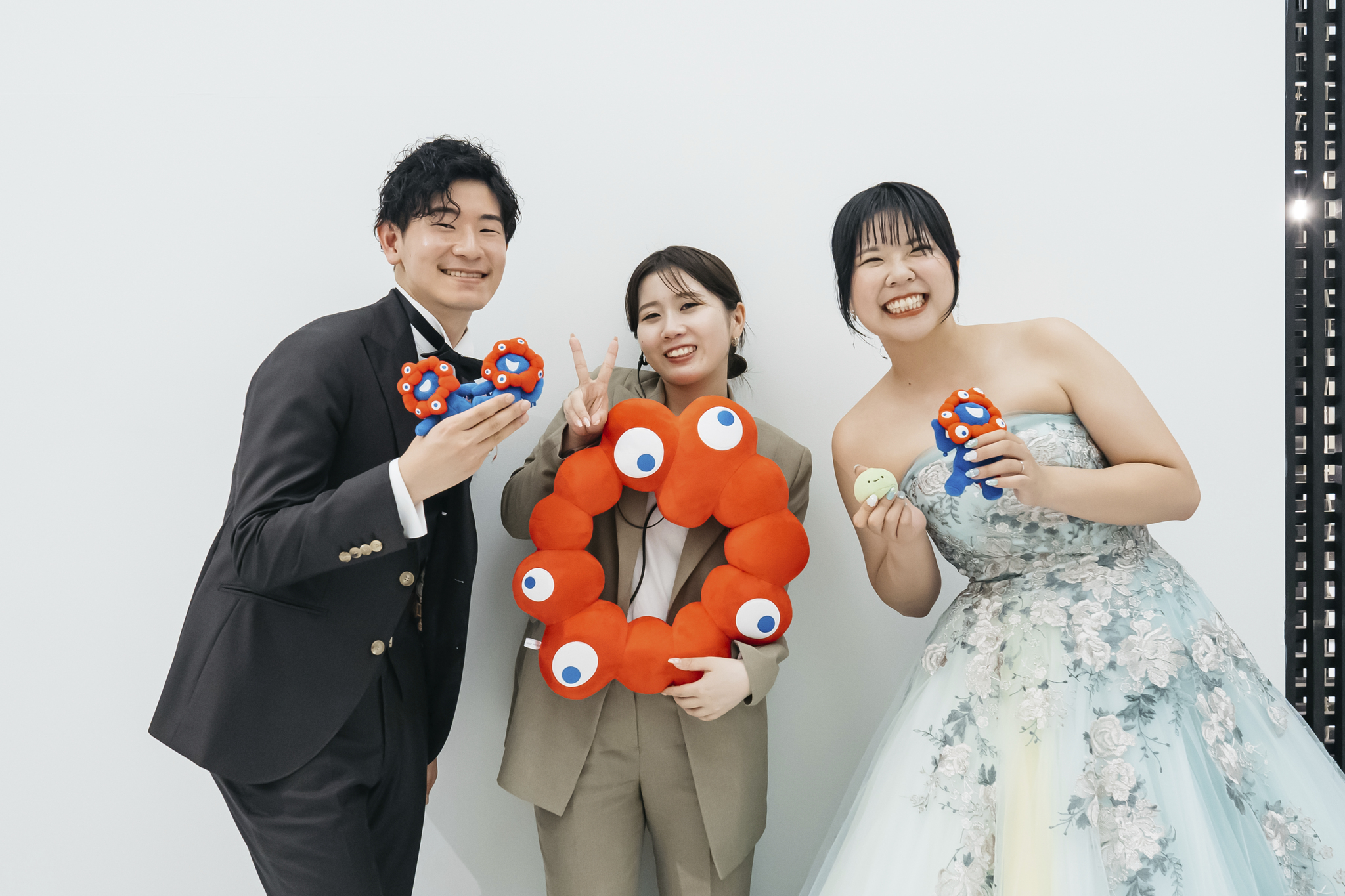 新郎新婦とウェディングプランナー