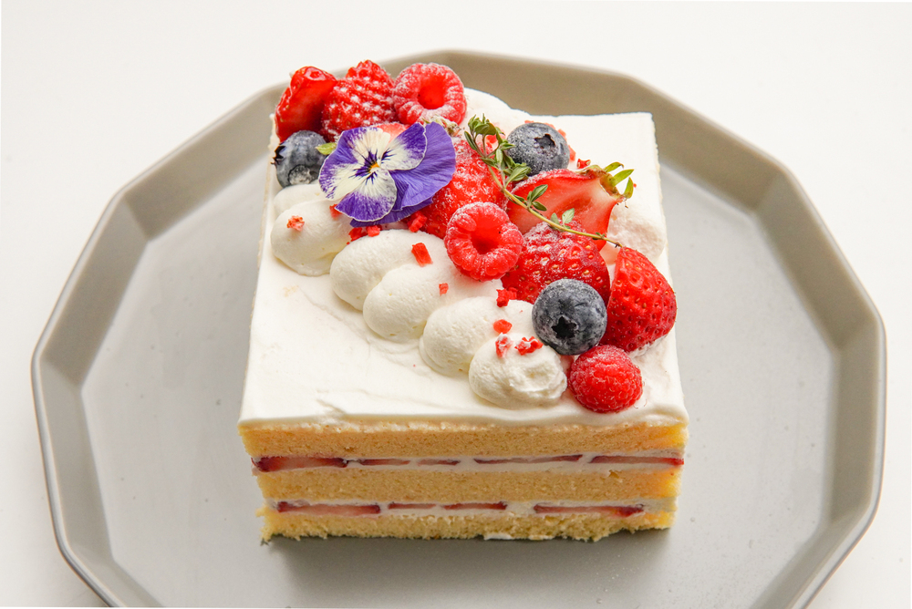 パティシエ特製 / アニバーサリーケーキ》販売はじめました