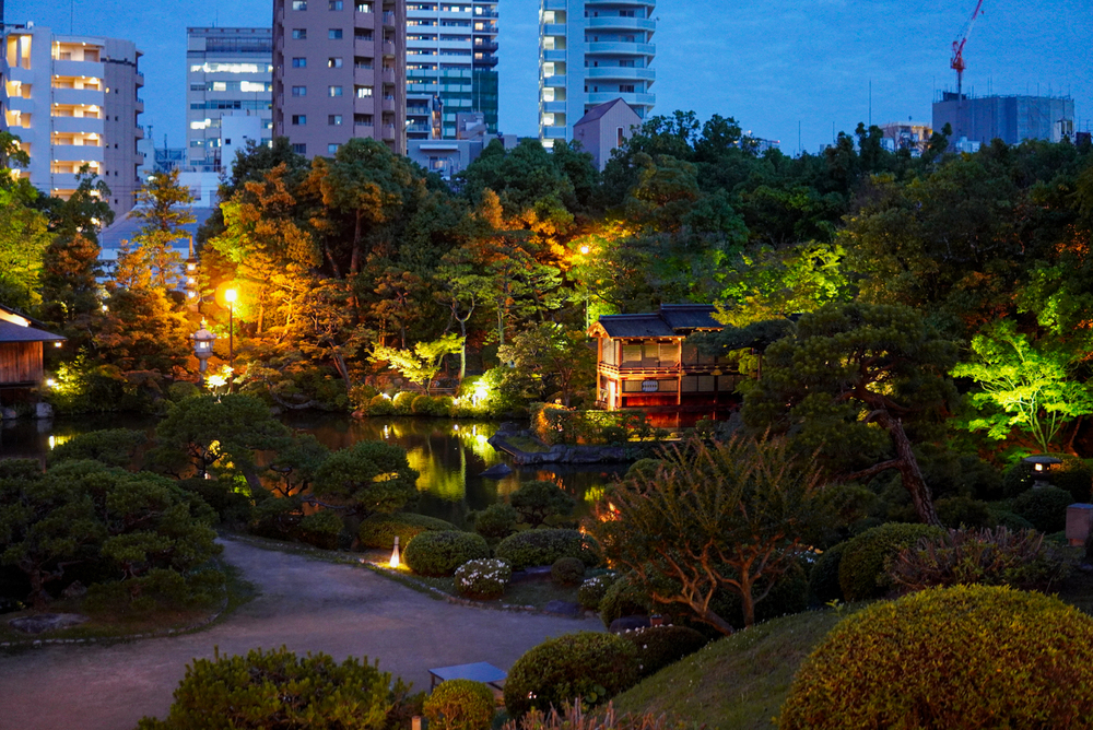 ビストロ相楽 夜の相楽園庭園